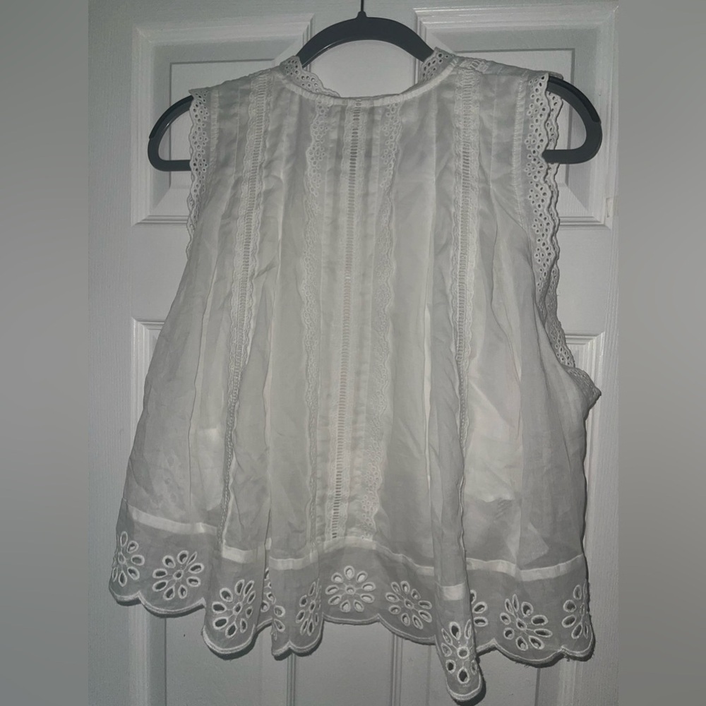 NOT FOR SALE. FARM RIO OFF-WHITE SLEEVELESS ORGANIC
COTTON BLOUSE - Picture 4 of 5